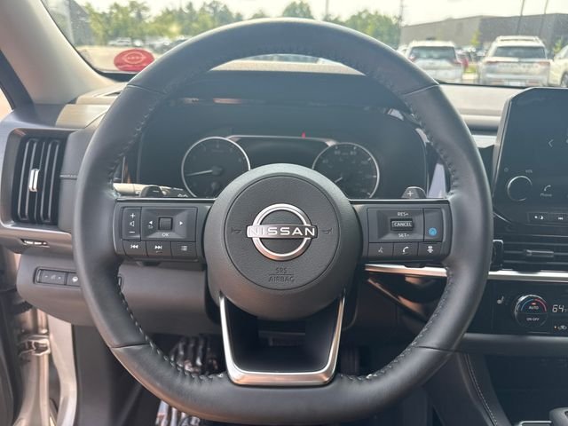 Used 2023 Silver Nissan SL image 17
