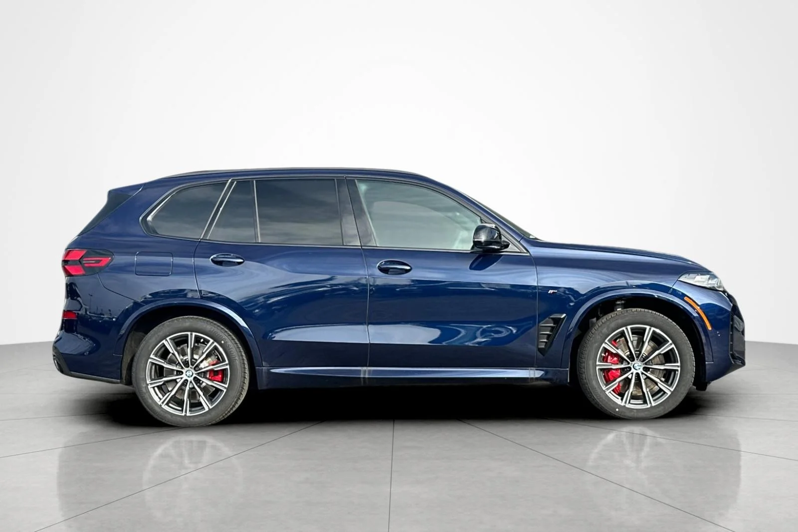 New 2026 Tanzanite Blue II Metallic BMW M60i image 6