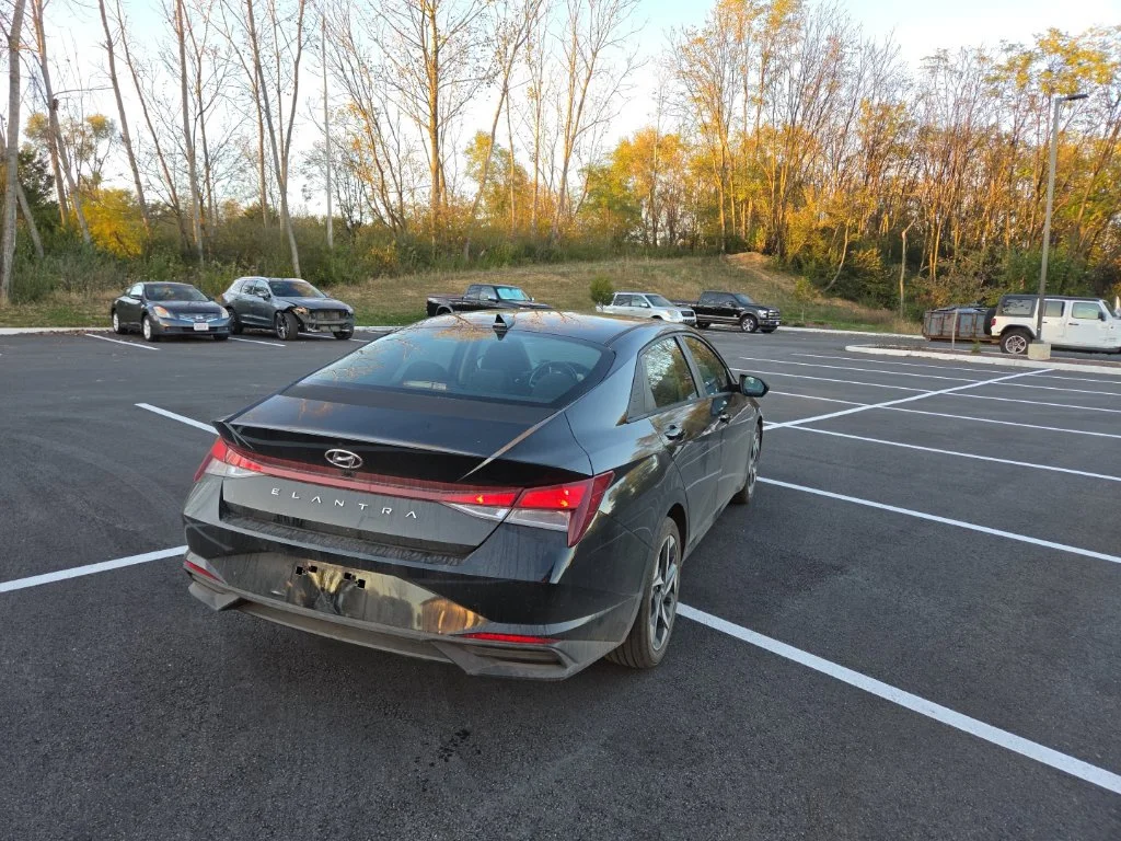 Used 2023 Black Hyundai SEL image 7