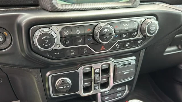 Used 2022 White Jeep Overland image 18