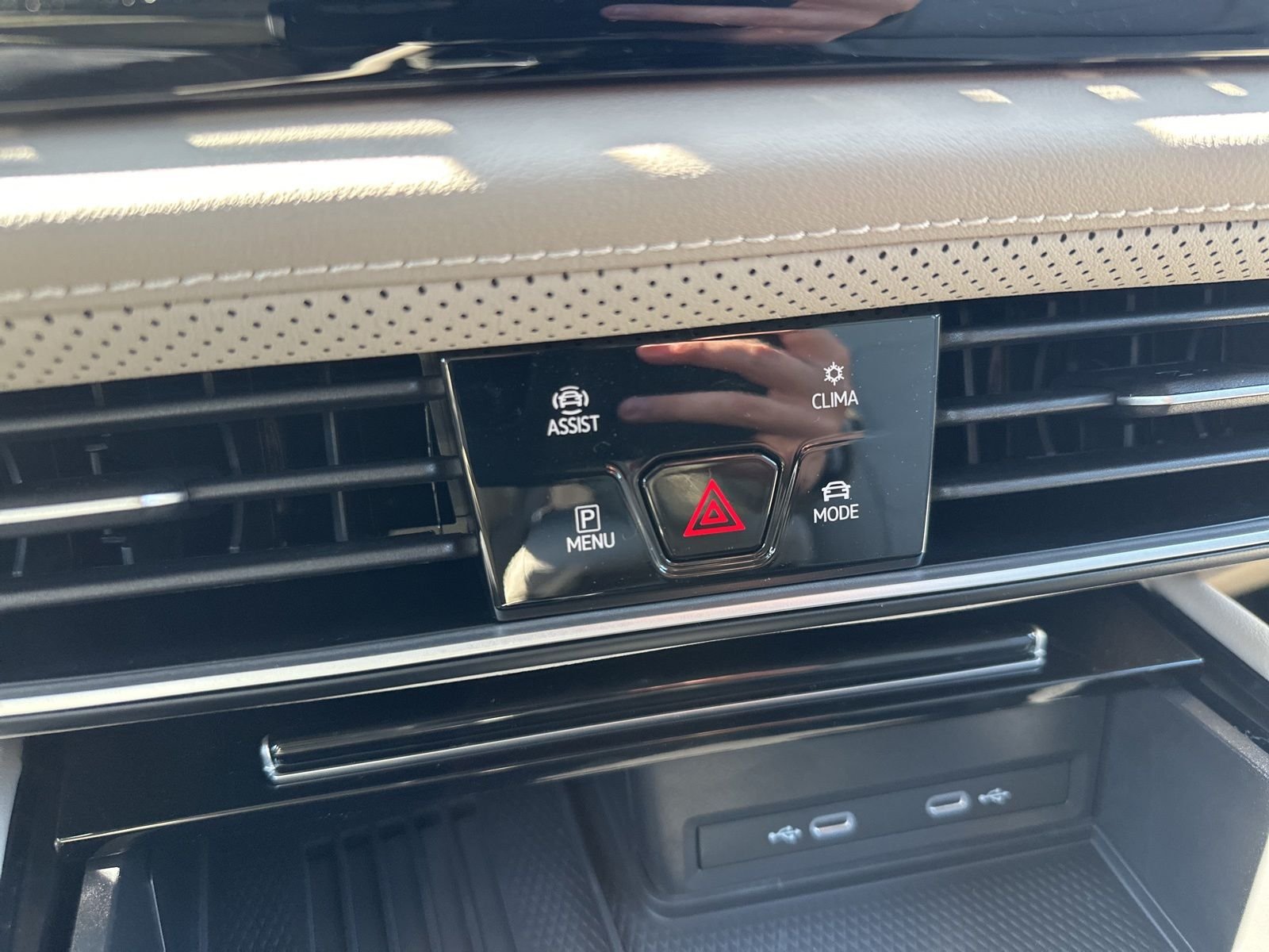 New 2026 Green Volkswagen 2.0T SE w/Technology image 59
