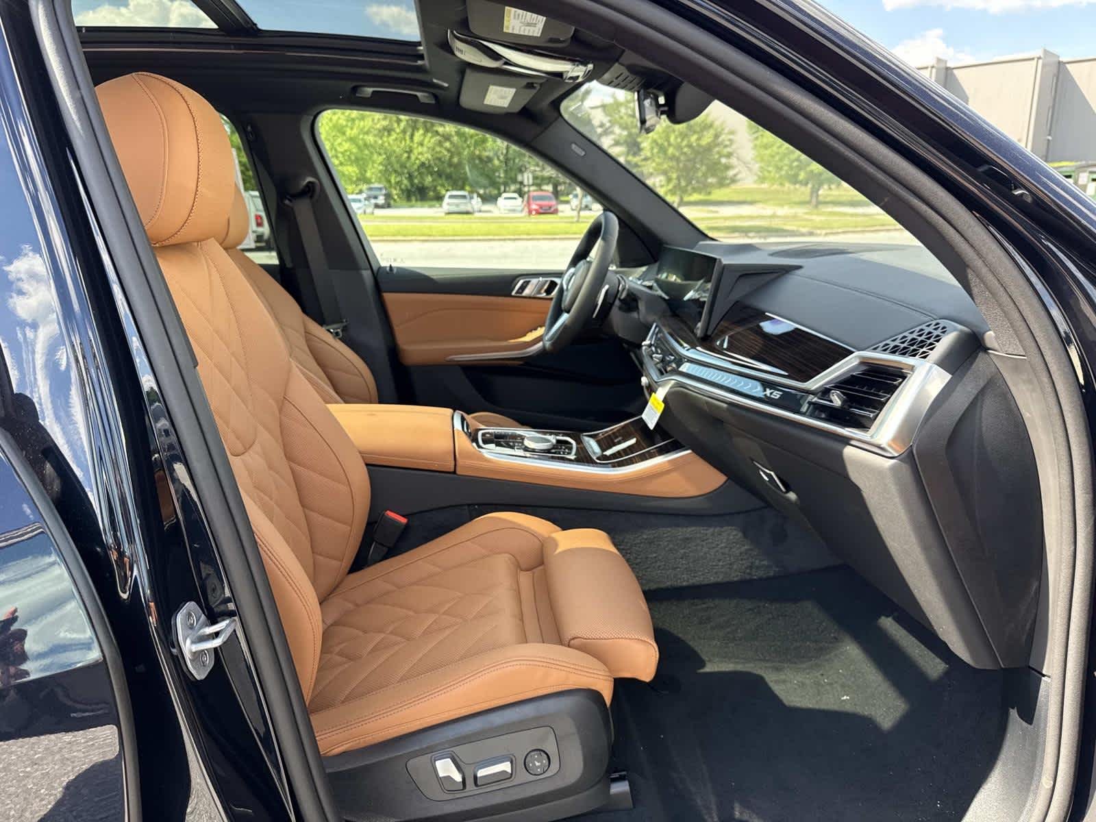 New 2026 Carbon Black Metallic BMW xDrive40i image 16