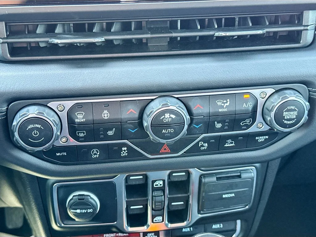 Used 2025 Gray Jeep Rubicon image 18