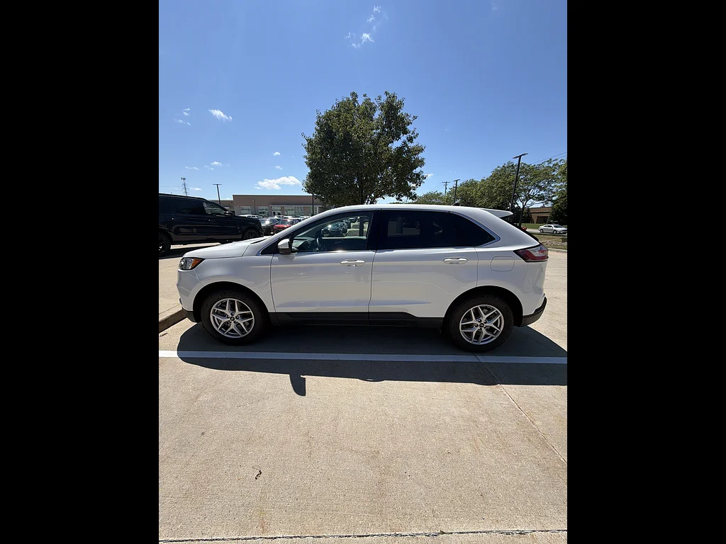 Used 2024 Star White Ford SEL image 2