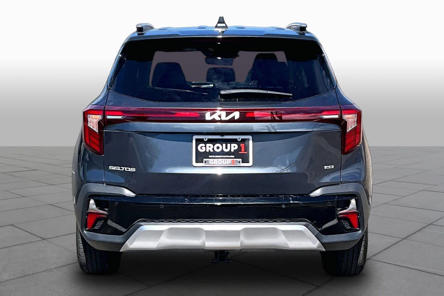 Used 2025 Gravity Gray Kia EX image 5