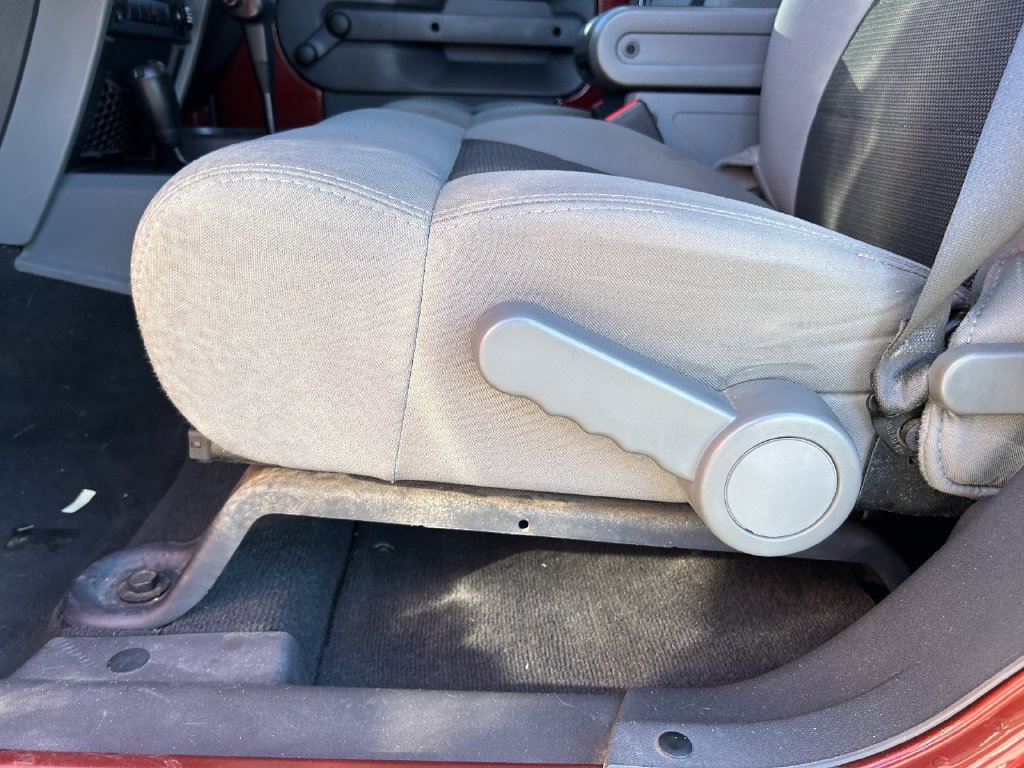 Used 2010  Jeep Unlimited Sport image 22