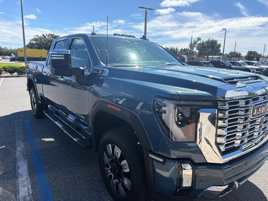 Used 2025 Blue GMC Denali image 11