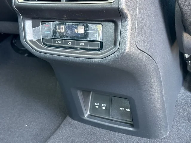 New 2026 Opal White Pearl Volkswagen 2.0T Peak Edition image 29