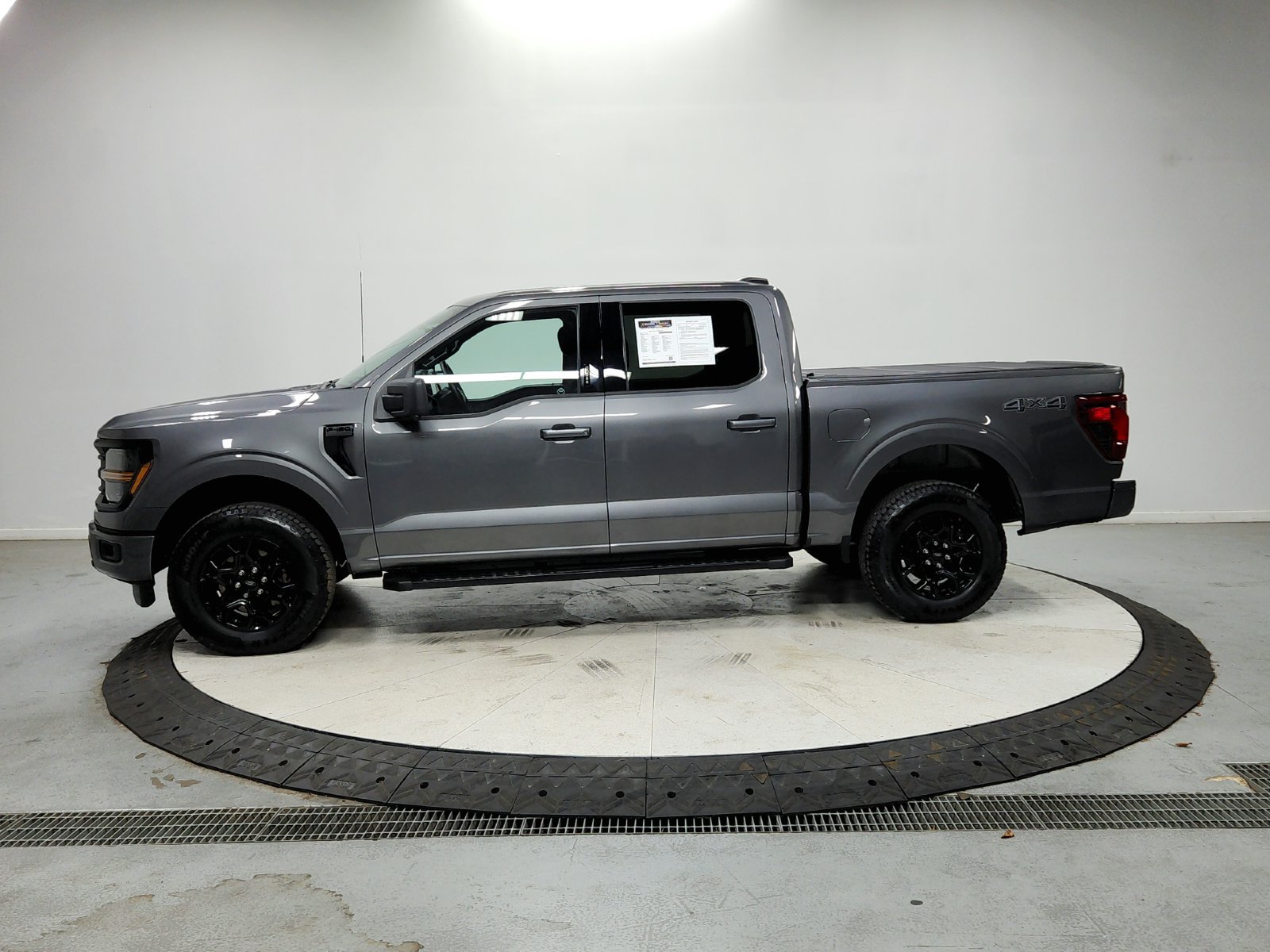 Used 2024 Gray Ford XLT image 5