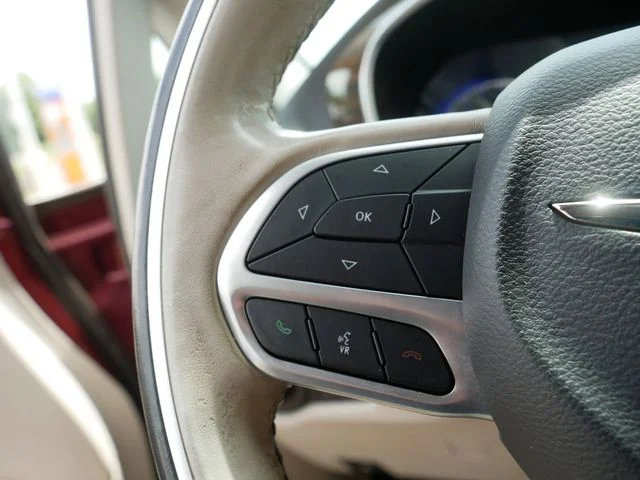 Used 2021 Velvet Chrysler Limited image 26