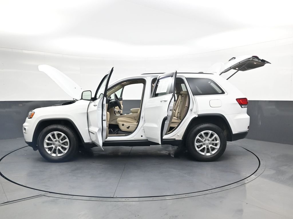 Used 2022 White Jeep Laredo E image 50