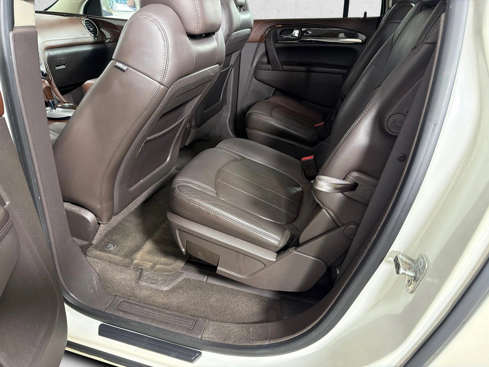 Used 2014 White Diamond Tricoat Buick Premium image 23