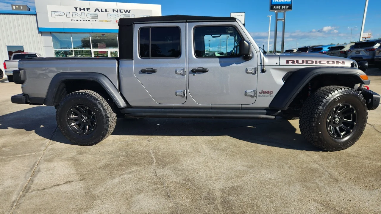 Used 2020 Silver Jeep Rubicon image 2