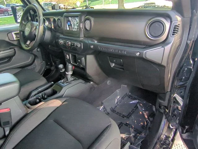 Used 2019 Black Jeep Sport image 28