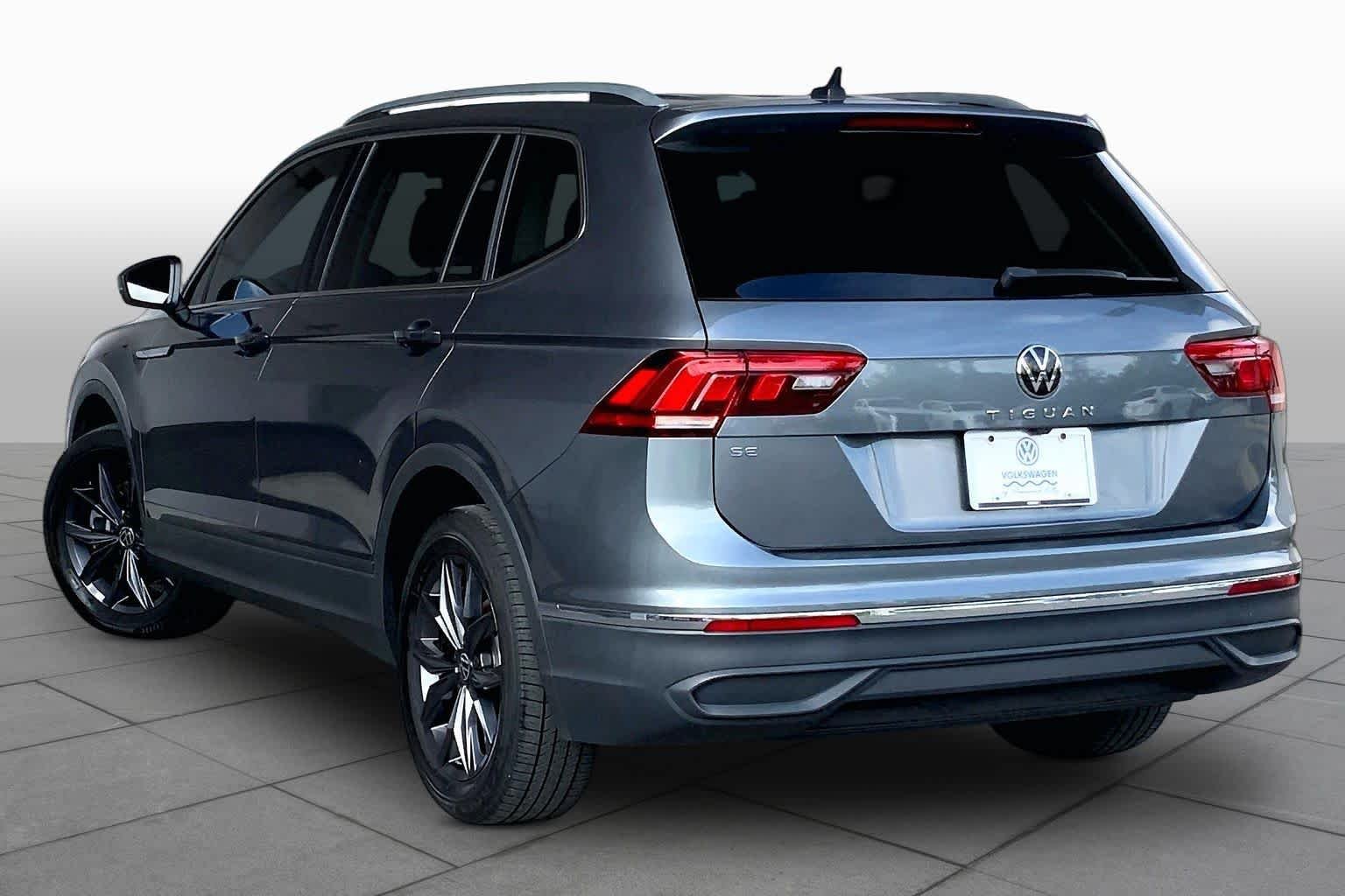 Used 2023 Platinum Gray Metallic Volkswagen SE image 12