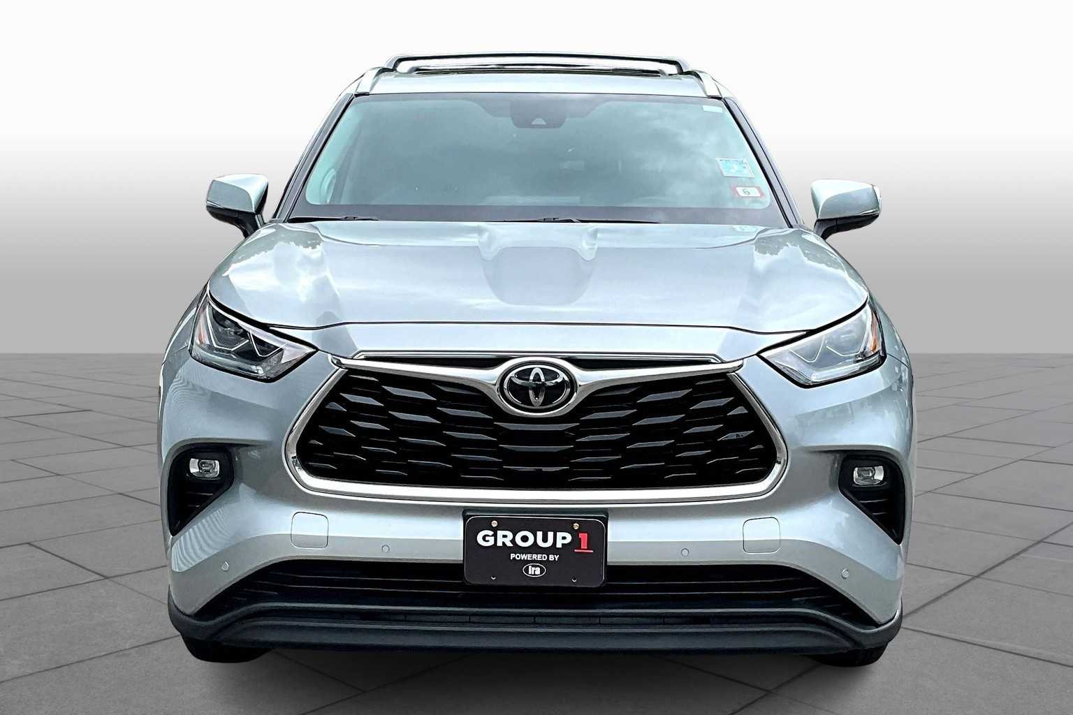 Used 2020 Celestial Silver Metallic Toyota Limited image 3