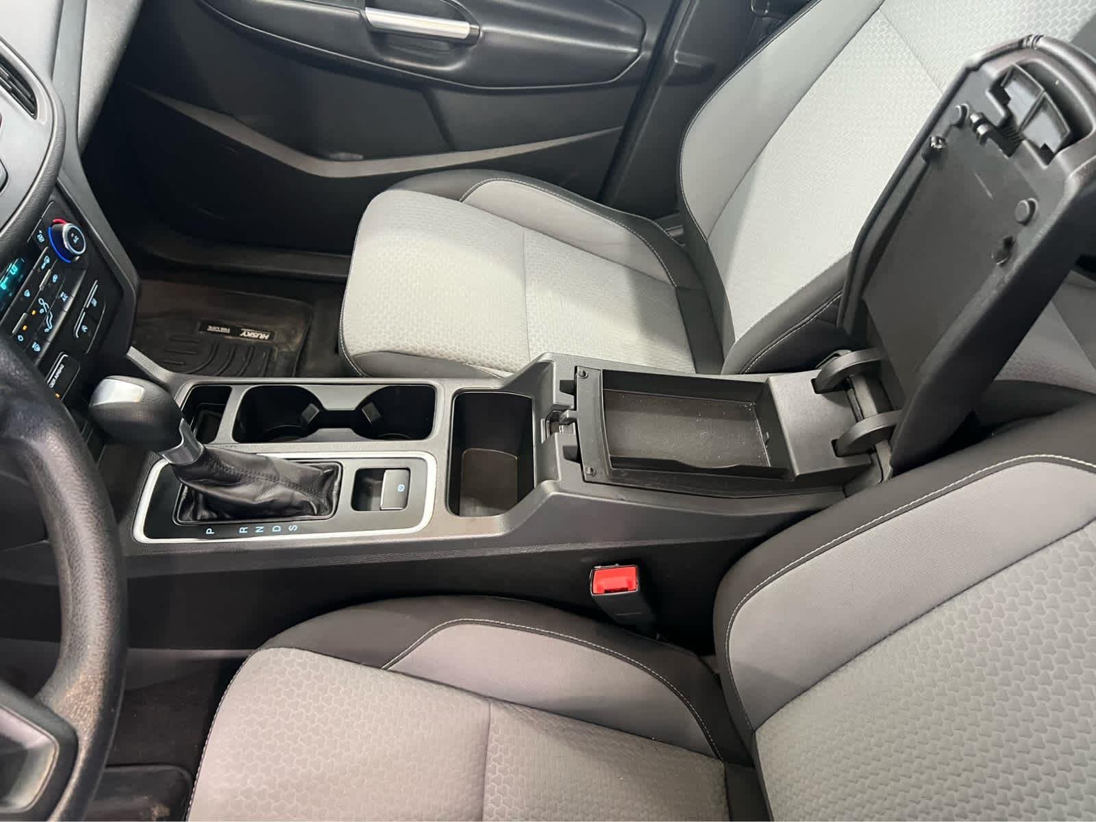 Used 2017 Magnetic Ford SE image 20