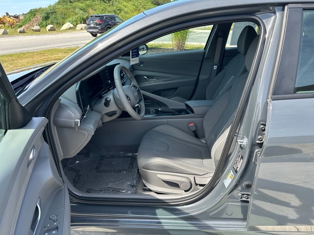 Used 2026 Gray Hyundai SEL Sport image 11