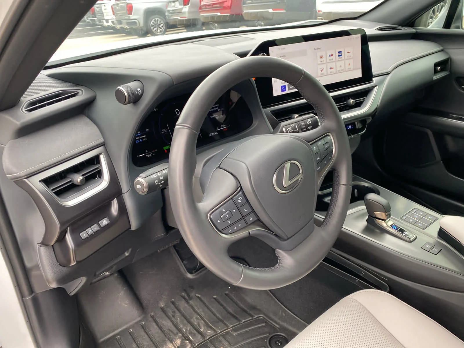 Used 2025  Lexus UX 300h image 8