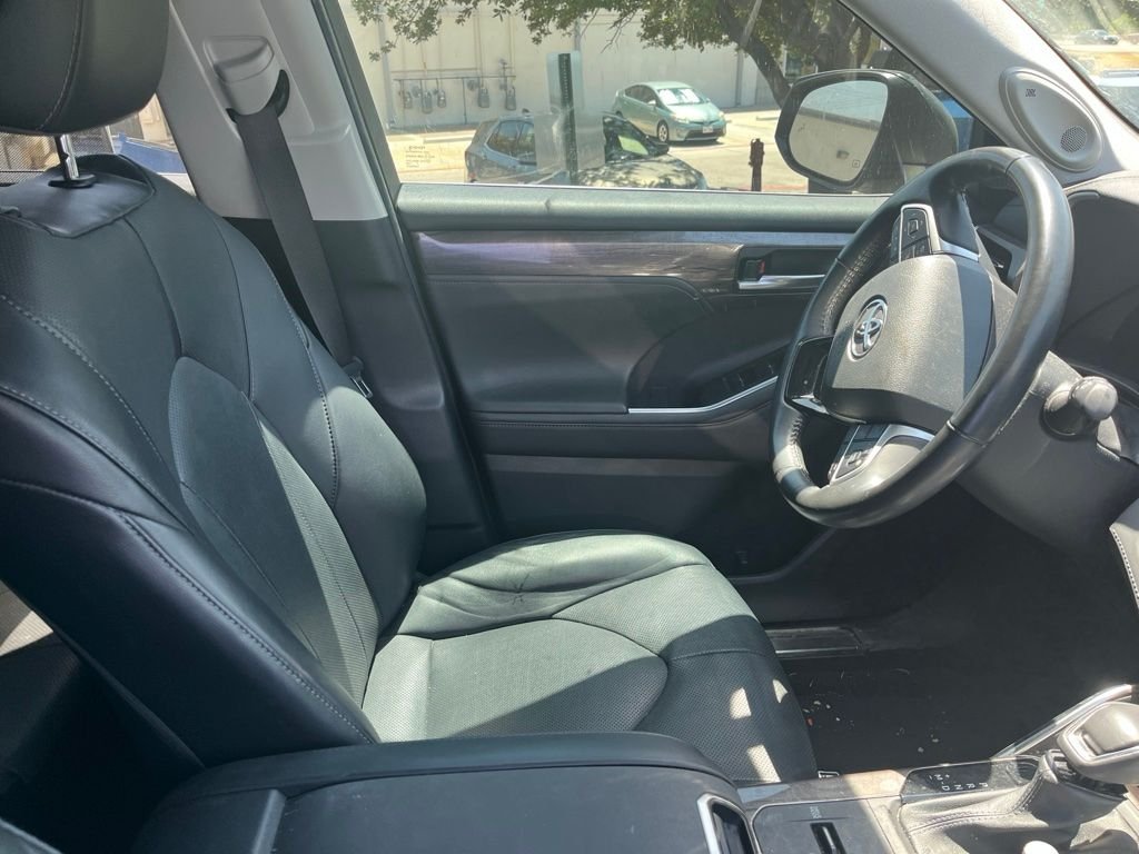 Used 2023 Midnight Black Metallic Toyota XLE image 4
