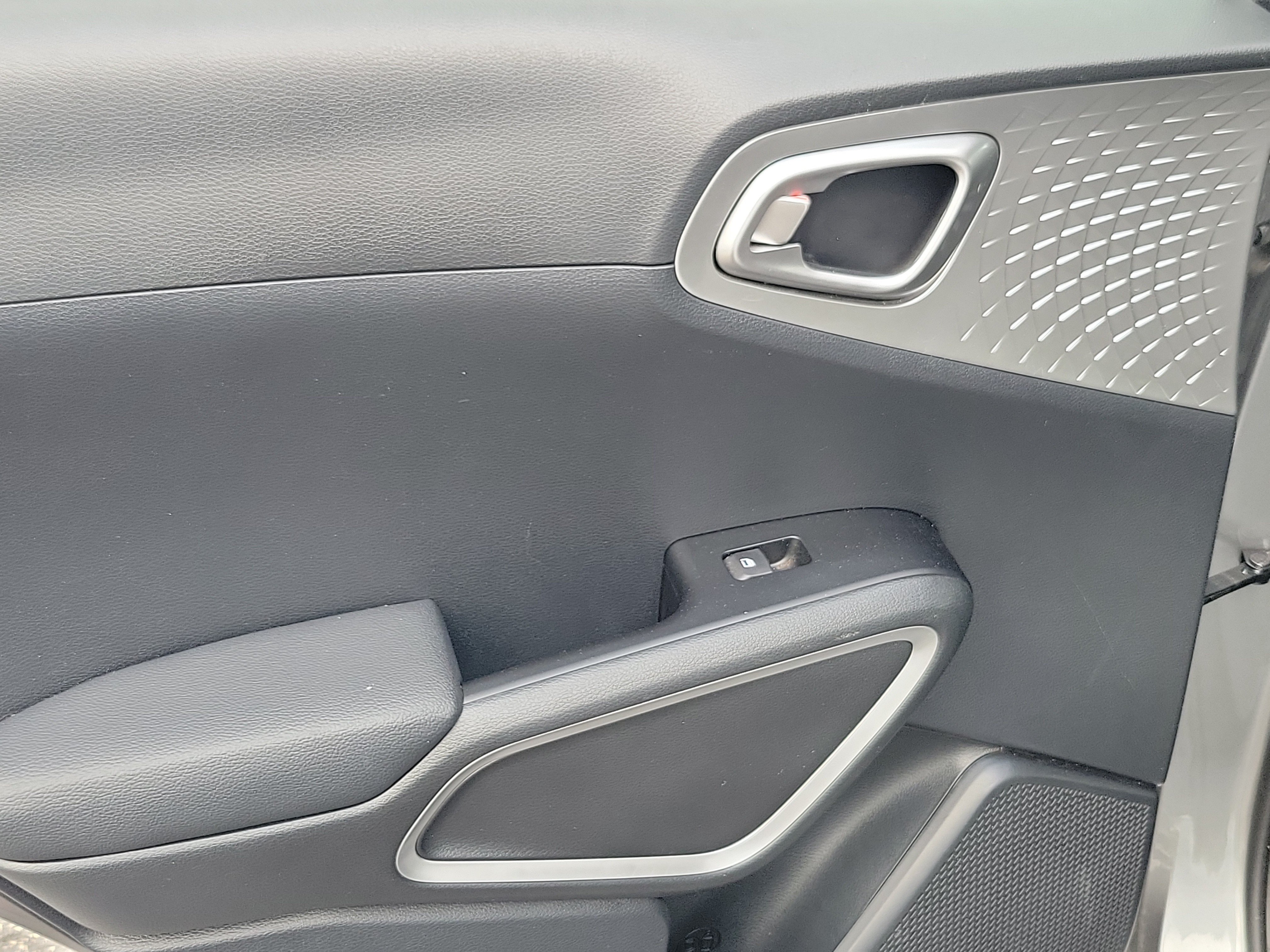 Used 2025 Gray Kia  image 8