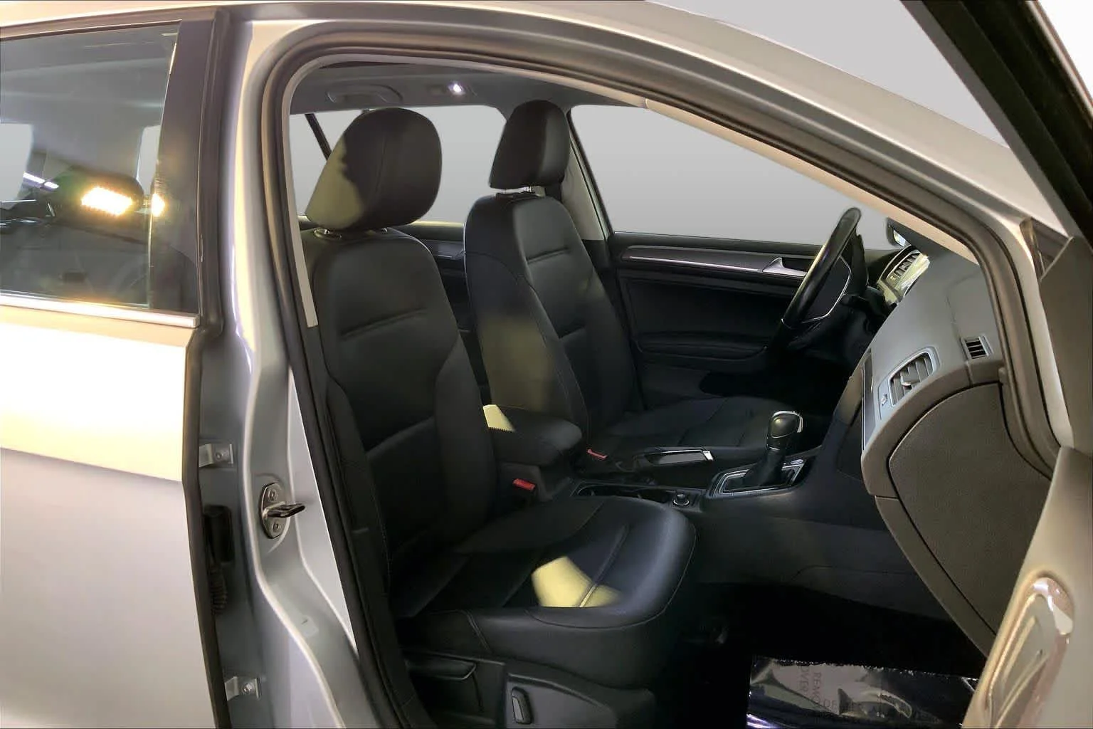 Pre-Owned 2017 Volkswagen Golf Alltrack SE