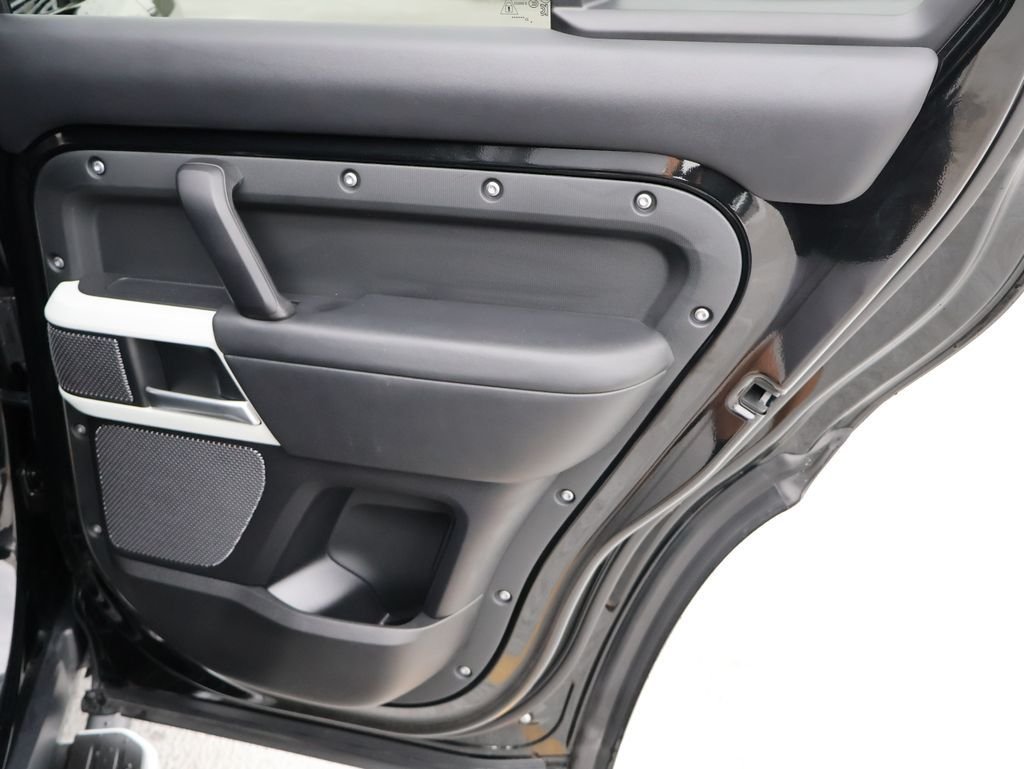 Used 2024 Santorini Black Metallic Land Rover SE image 14
