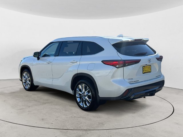 Used 2021 Blizzard Pearl Toyota Limited image 7