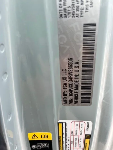 Used 2024  Jeep Sport image 13