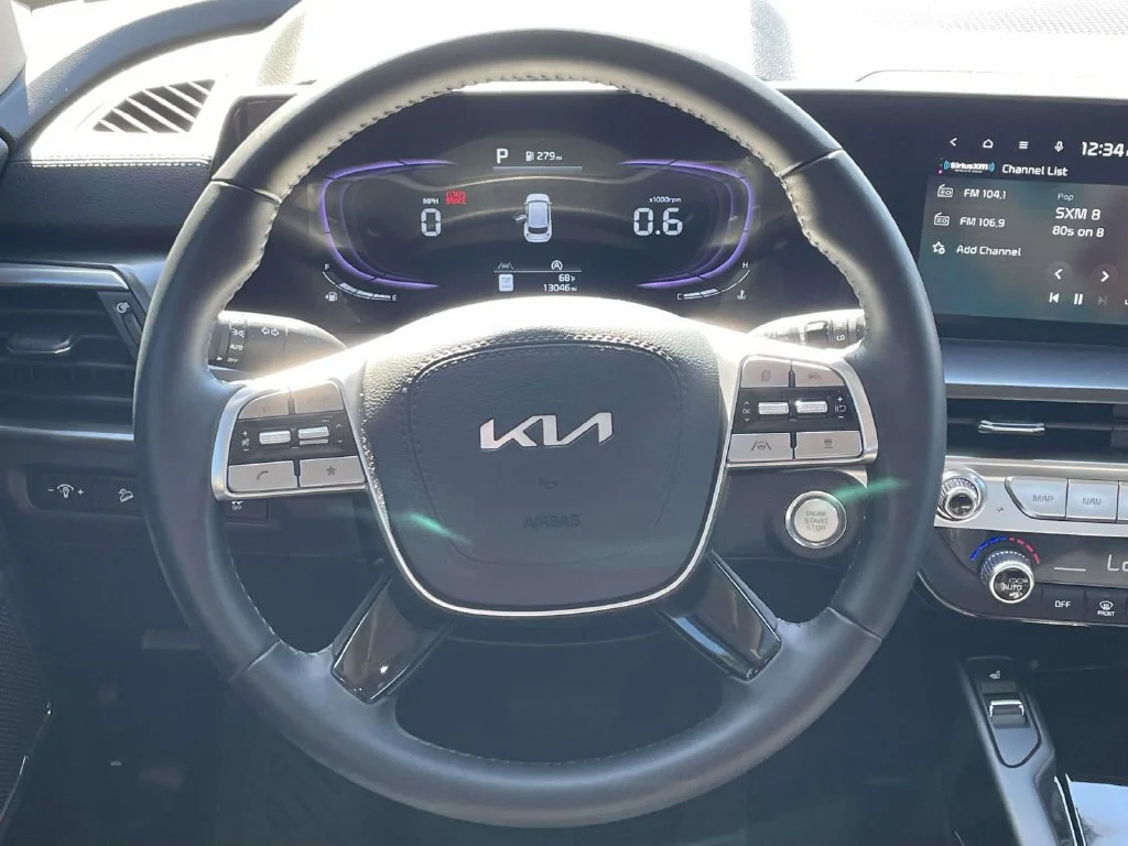 Used 2025  Kia S image 23