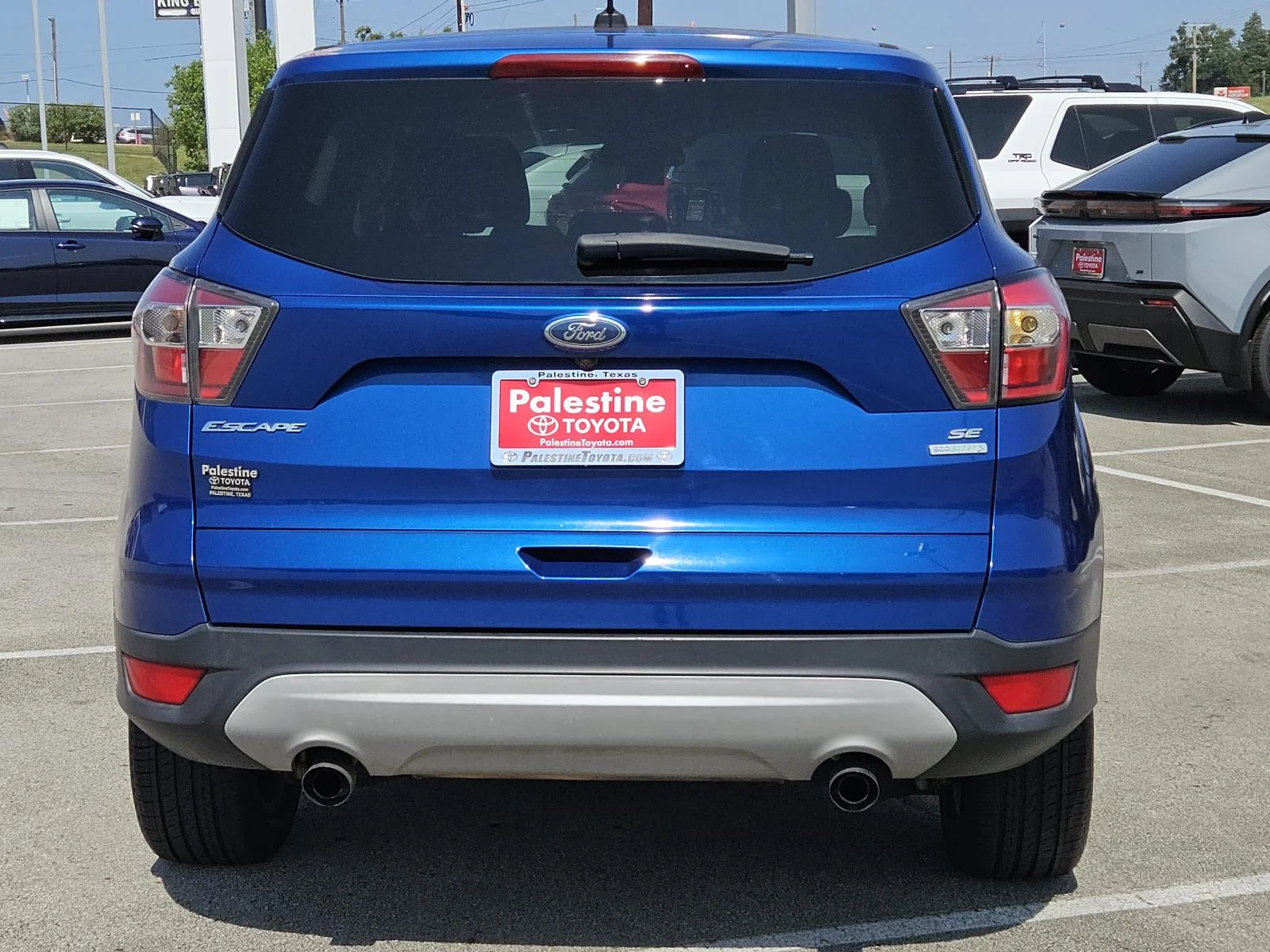Used 2017 Lightning Blue Metallic Ford SE FWD image 5
