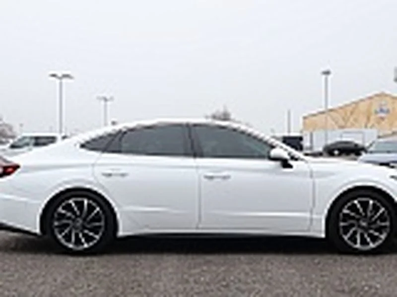 Used 2023 Serenity White Hyundai Limited image 8