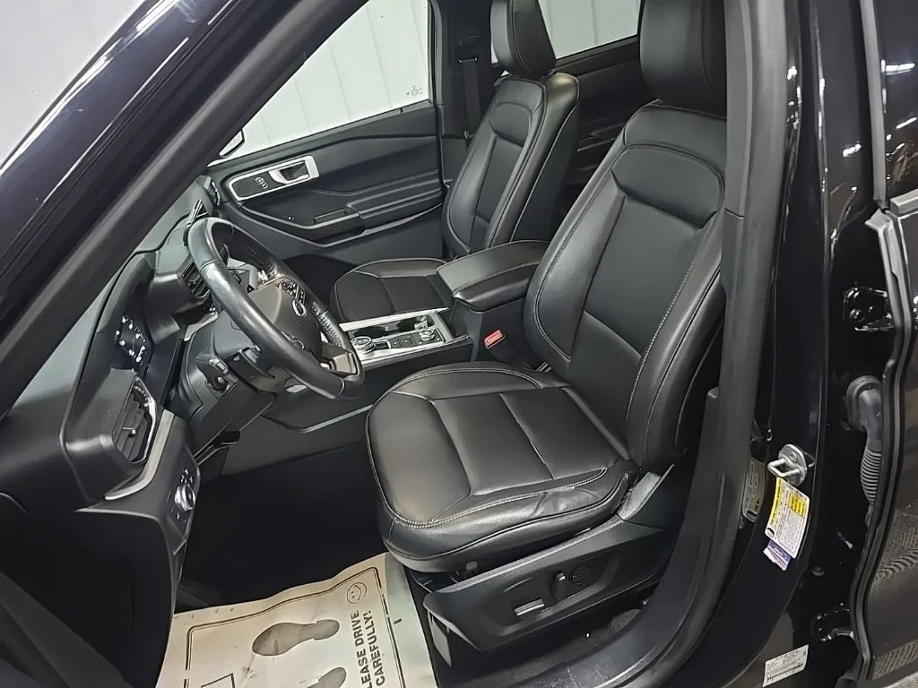 Used 2020 Black Ford XLT image 30