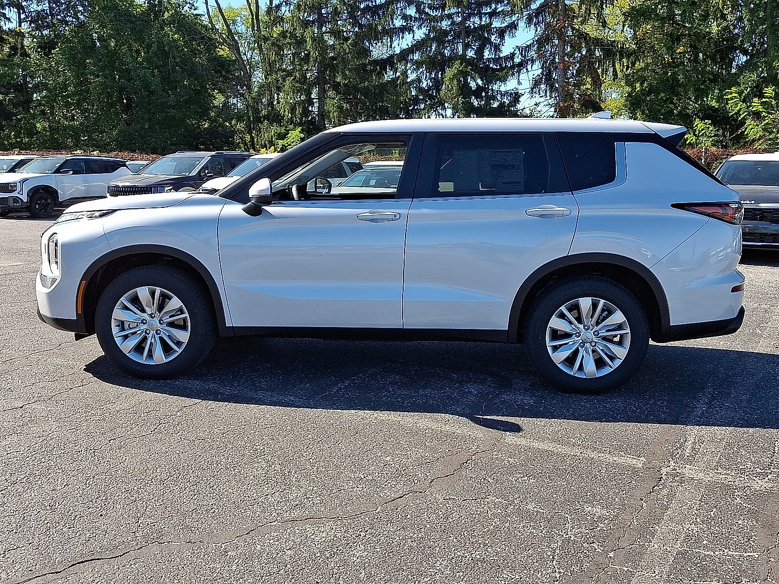 New 2026 White Mitsubishi ES image 5