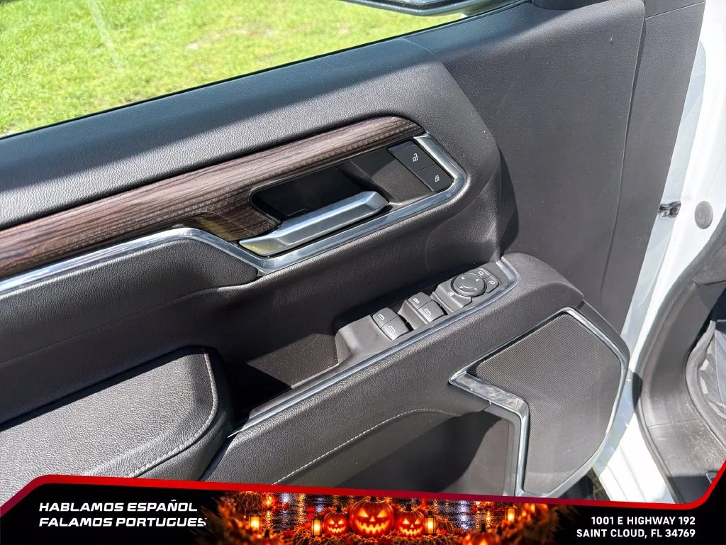 Used 2023 SUMMIT WHITE Chevrolet RST image 13