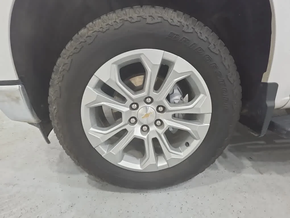Used 2024 Iridescent Pearl Tricoat Chevrolet LTZ image 11