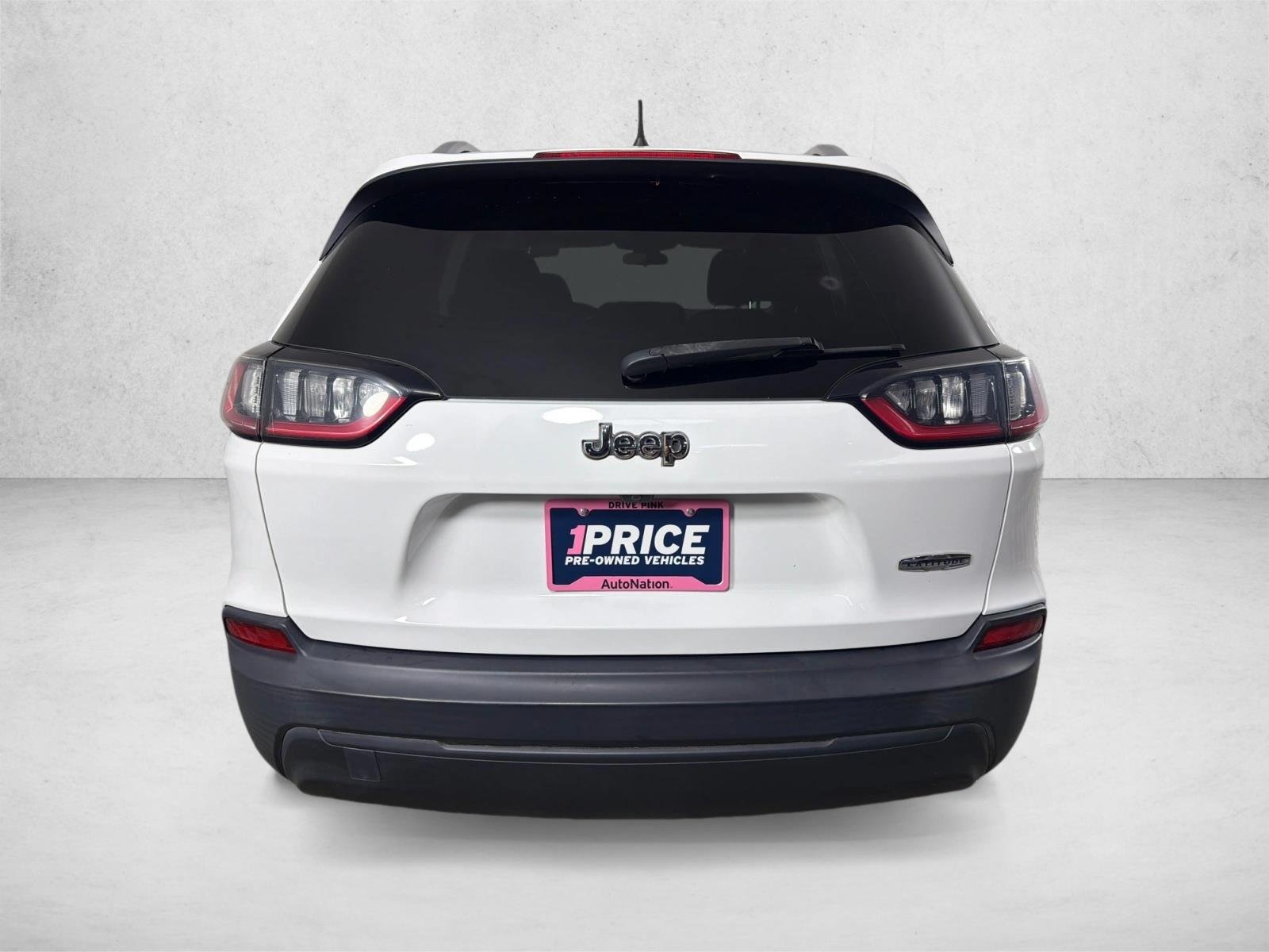 Used 2019 Bright White Clearcoat Jeep Latitude image 4
