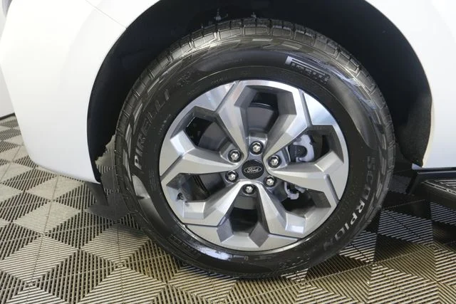 New 2027 Star White Metallic Tri-Coat Ford Active image 8