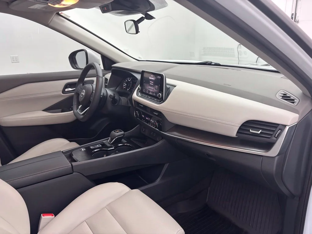 Used 2024 White Nissan SV image 31
