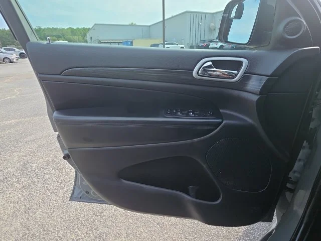 Used 2021 Gray Jeep Laredo X image 27