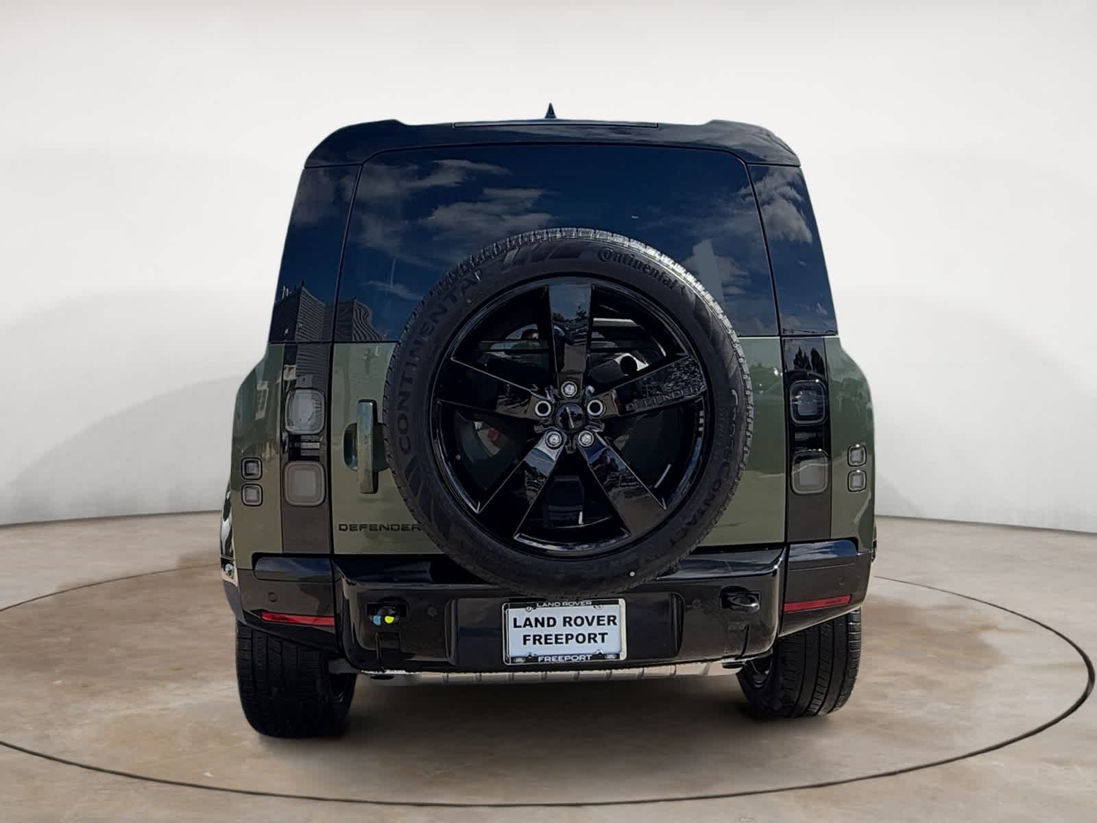 New 2026 GREEN Land Rover X-Dynamic SE image 4
