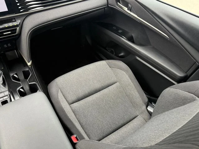 2025 Toyota Camry LE - Photo 23
