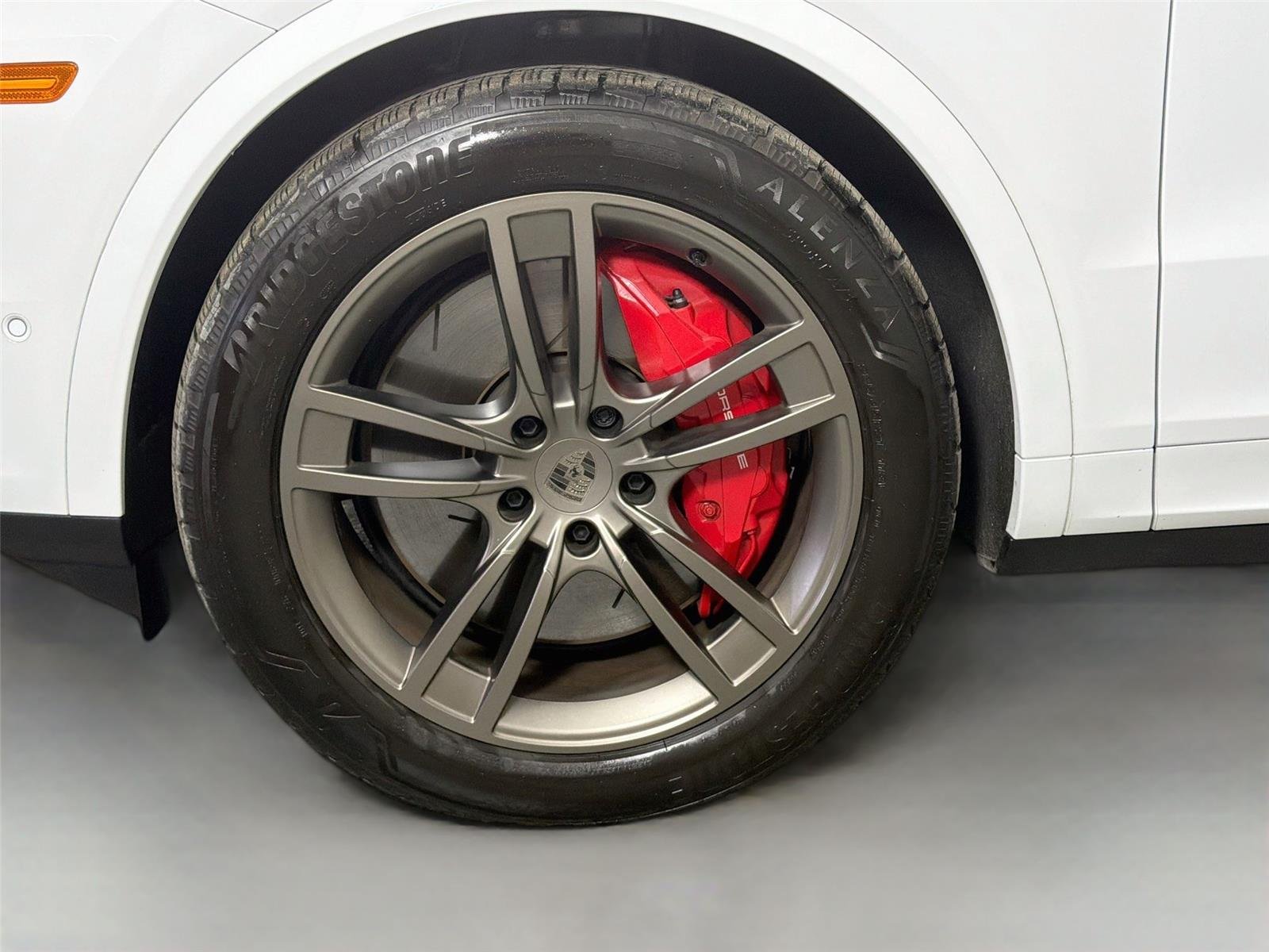 Certified Used 2025 Carrara White Metallic Porsche Turbo E-Hybrid Coupé image 11