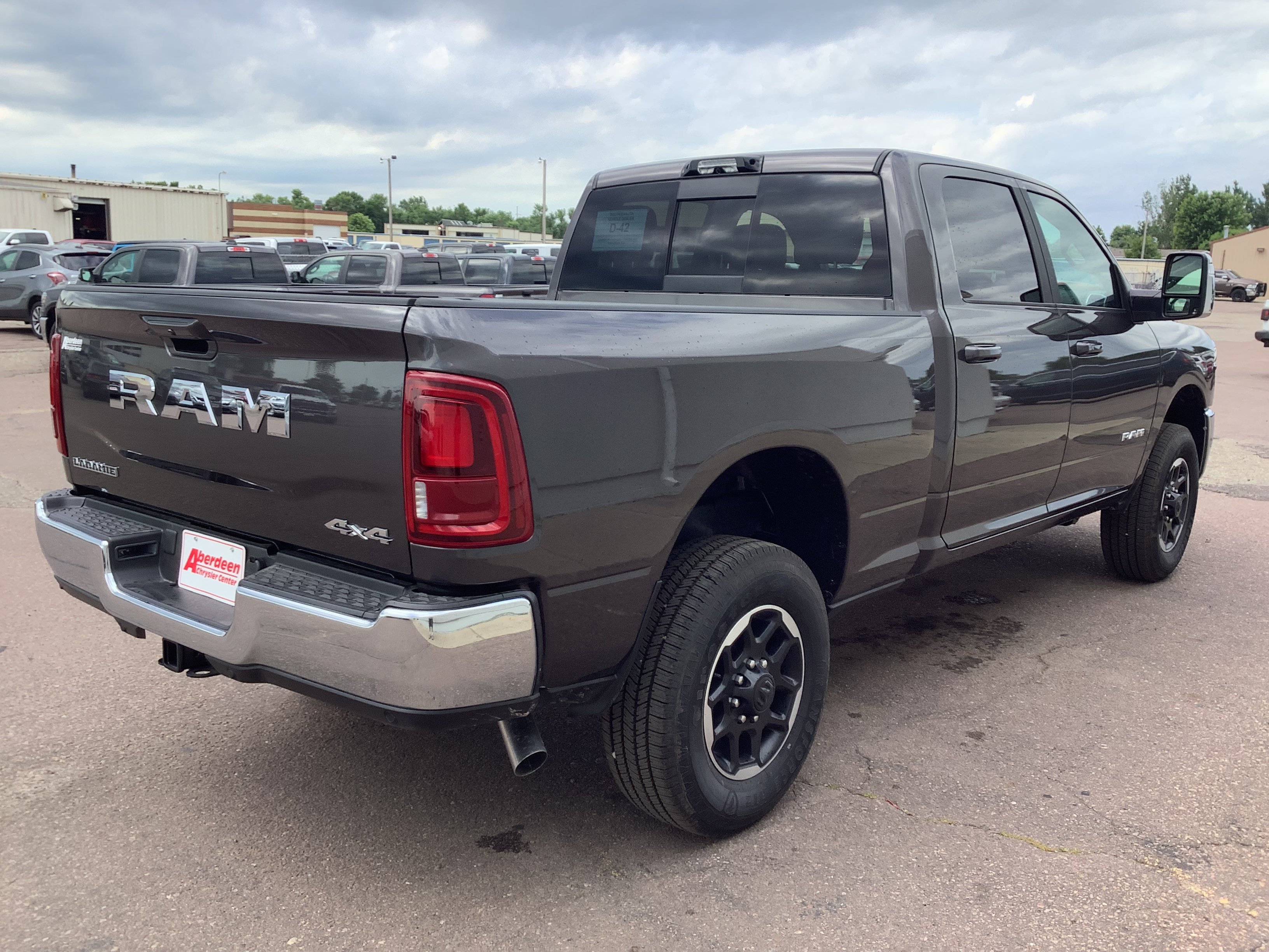New 2026 Granite Crystal Metallic Clear-Coat Exterior Paint RAM Laramie image 5