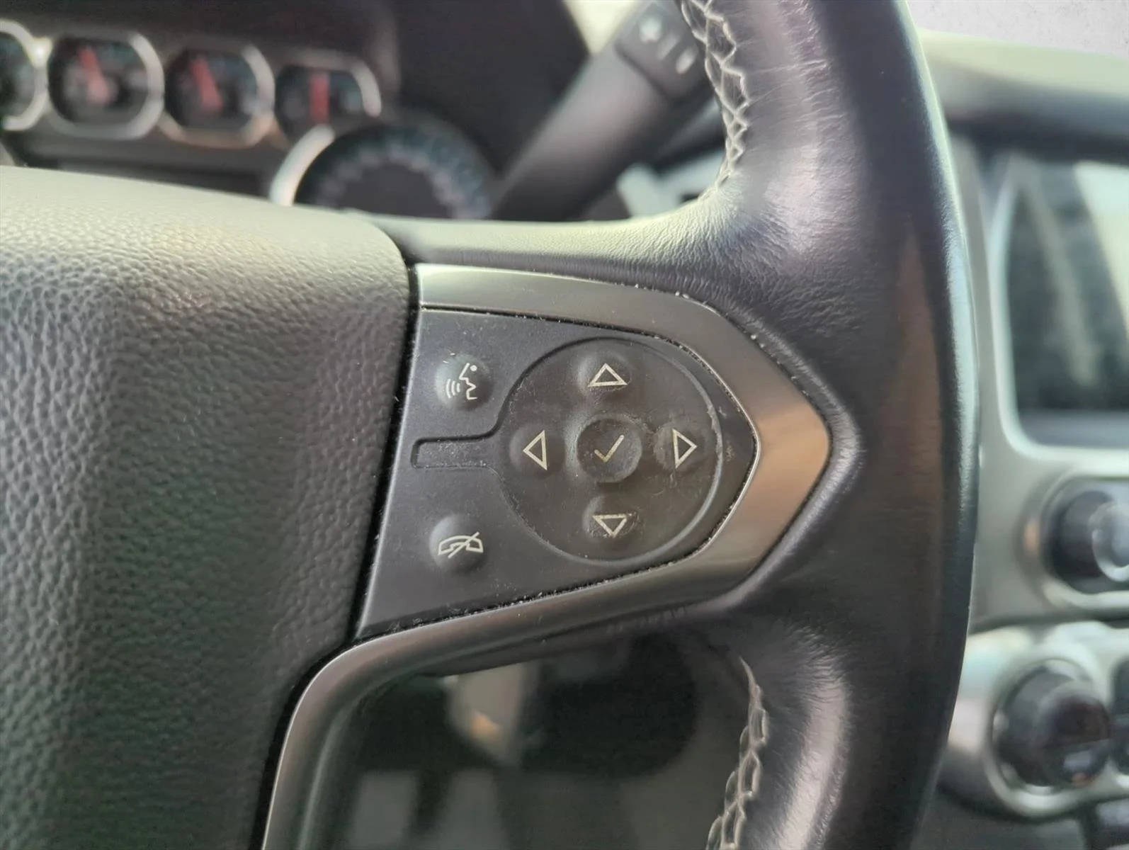 Used 2019 Silver Ice Metallic Chevrolet LS image 17