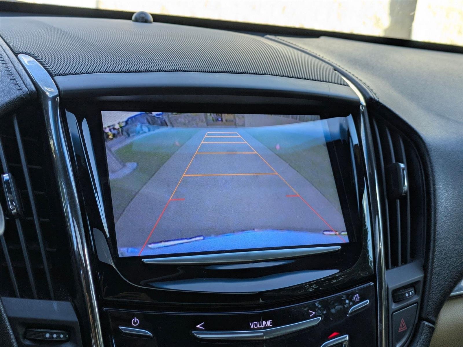 Used 2013 White Diamond Tricoat Cadillac Luxury image 22