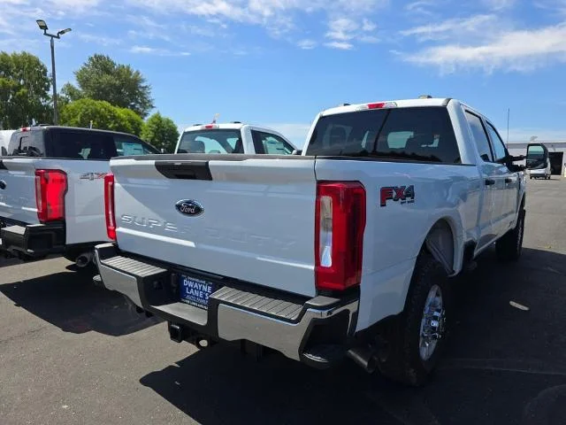 2025 Ford F-350 Super Duty XLT - Photo 37