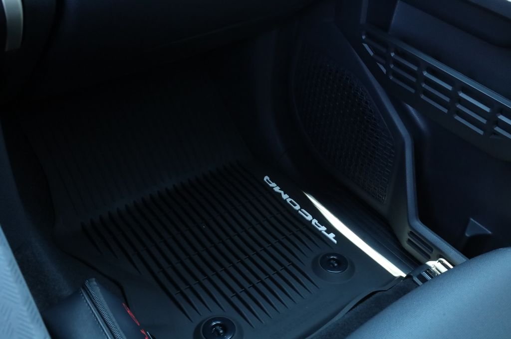 2025 Toyota Tacoma SR5 - Photo 16