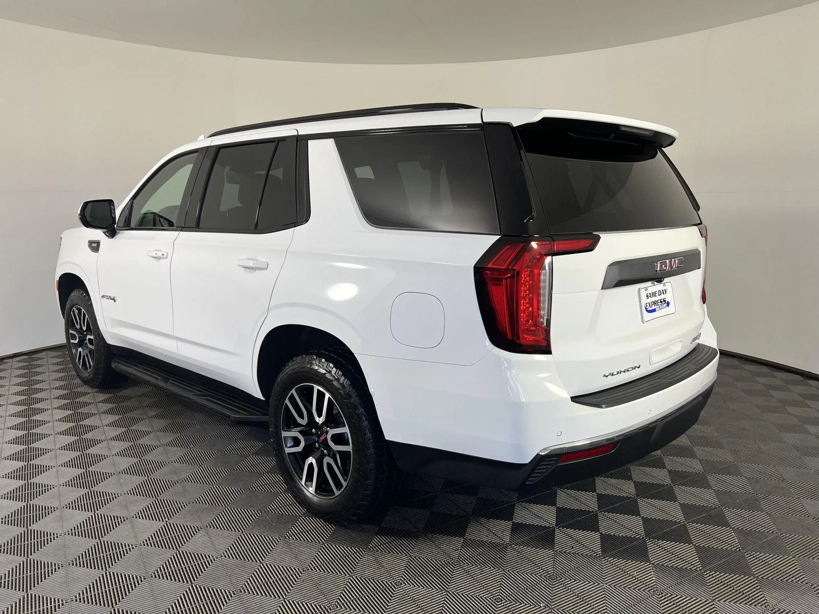 Used 2023 Summit White GMC AT4 image 31