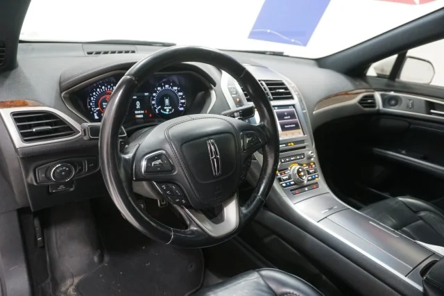 Used 2019 WHITE Lincoln Reserve I image 17